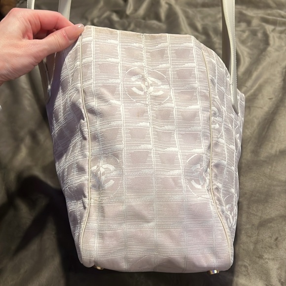 💯 Authentic 😍 CHANEL 😍 Nylon Travel Bag in Amazing Condition - Picture 7 of 13